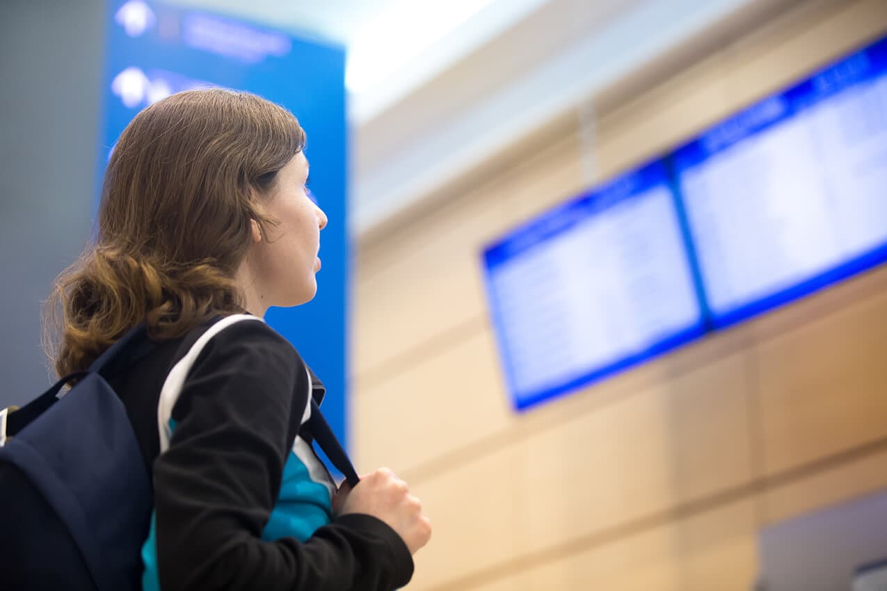 cunsultant with visas in visa center